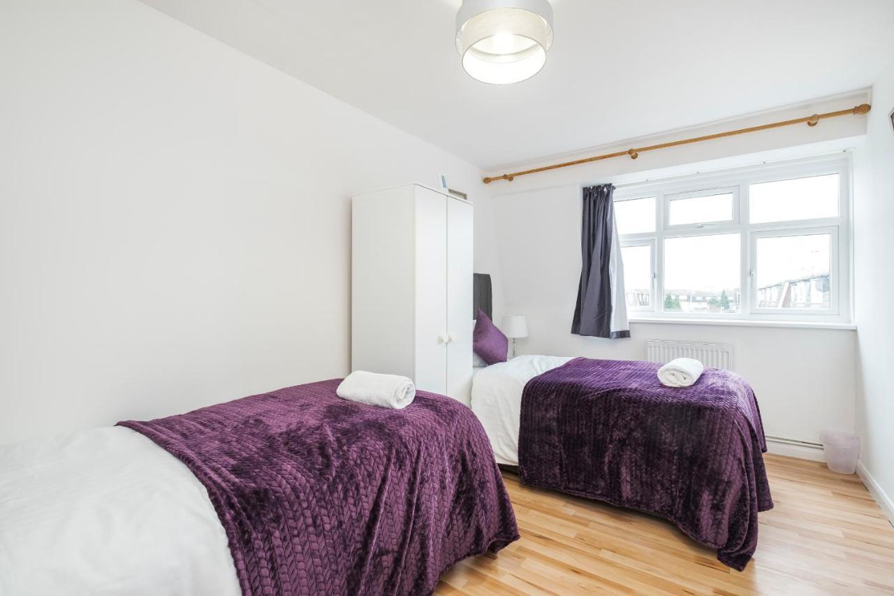 Spacious 3 Bed 1 Bath Hse W Guest Toilet W Parking Near Excel - E16 Londen Buitenkant foto